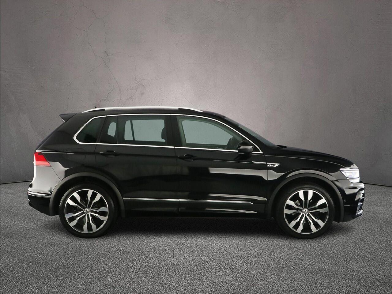 Volkswagen TIGUAN Highline Business R 1.5 TSI 150pk DSG Automaat Trekhaak, Adaptive cruise control, Navigatie, Head up display, Achteruitrijcamera, LED koplampen, Stoelverwarming