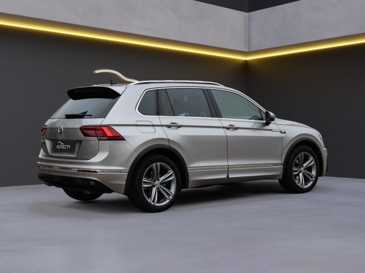 Volkswagen TIGUAN 1.5 TSI R Line Business l Virtual l Adaptive Cruise l Stoelverwa