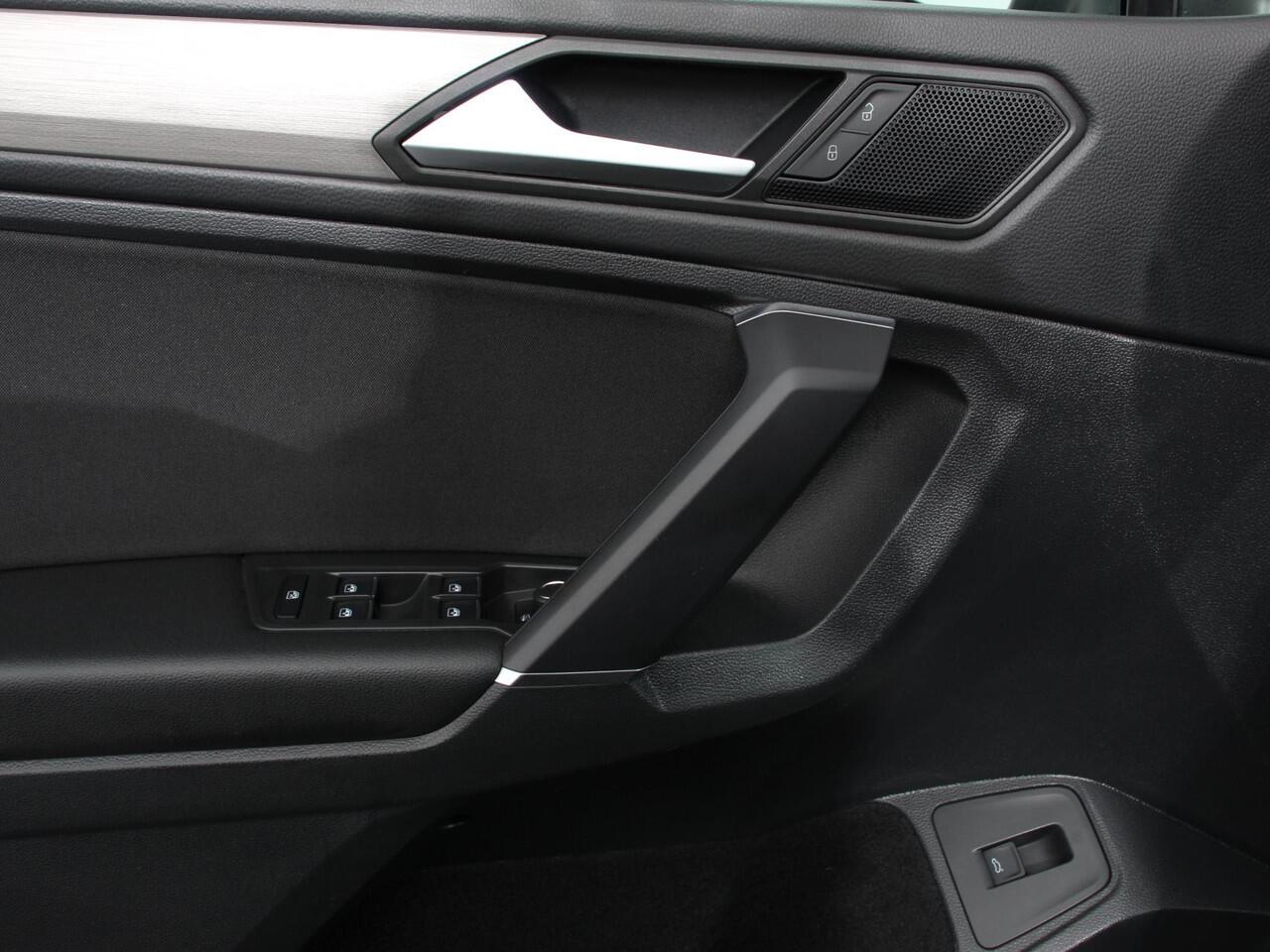 Volkswagen TIGUAN Allspace 1.5 TSI DSG Comfortline 7p. Climate Control Camera Parkeer sensoren Trekhaak Electrisch bedienbare achterklep Stoelverwarming