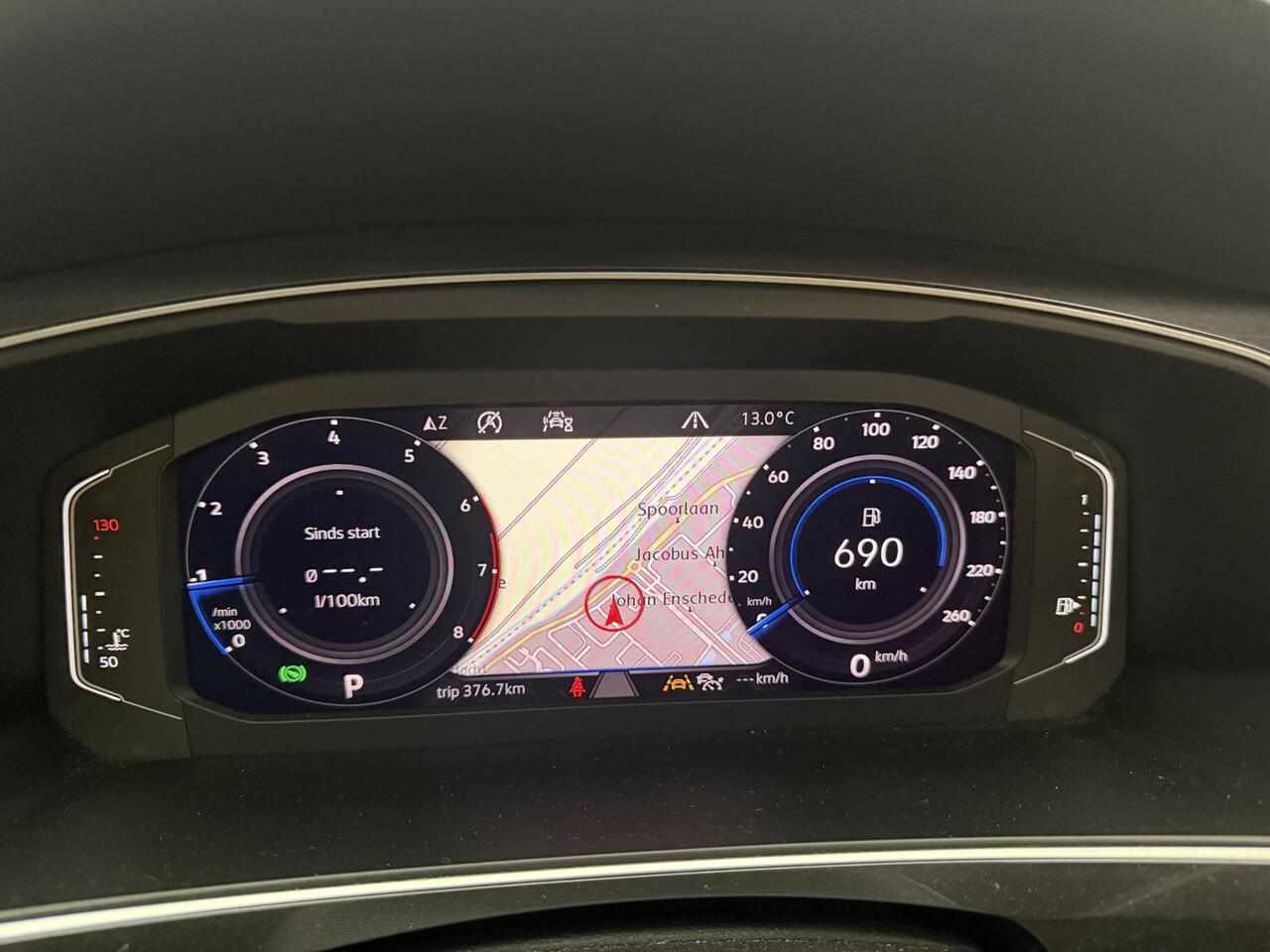 Volkswagen TIGUAN 1.5 TSI ACT Highline Business R | Panodak | Trekhaak | Massage stoel | 1e eigenaar | NL Auto