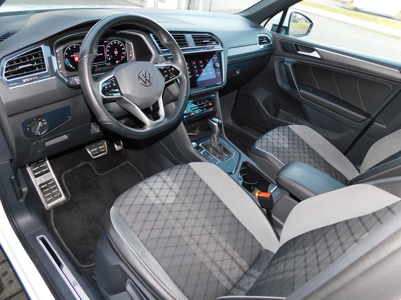 Volkswagen TIGUAN 1.5TSI 150PK R-line! All-in Prijs!