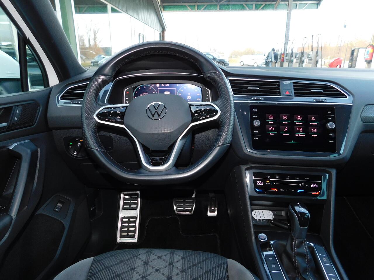 Volkswagen TIGUAN 1.5TSI 150PK R-line! All-in Prijs!