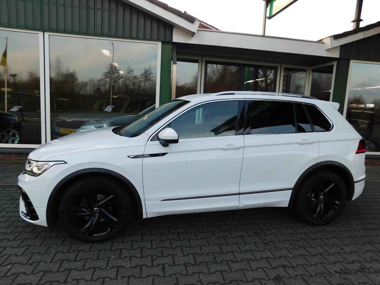 Volkswagen TIGUAN 1.5TSI 150PK R-line! All-in Prijs!