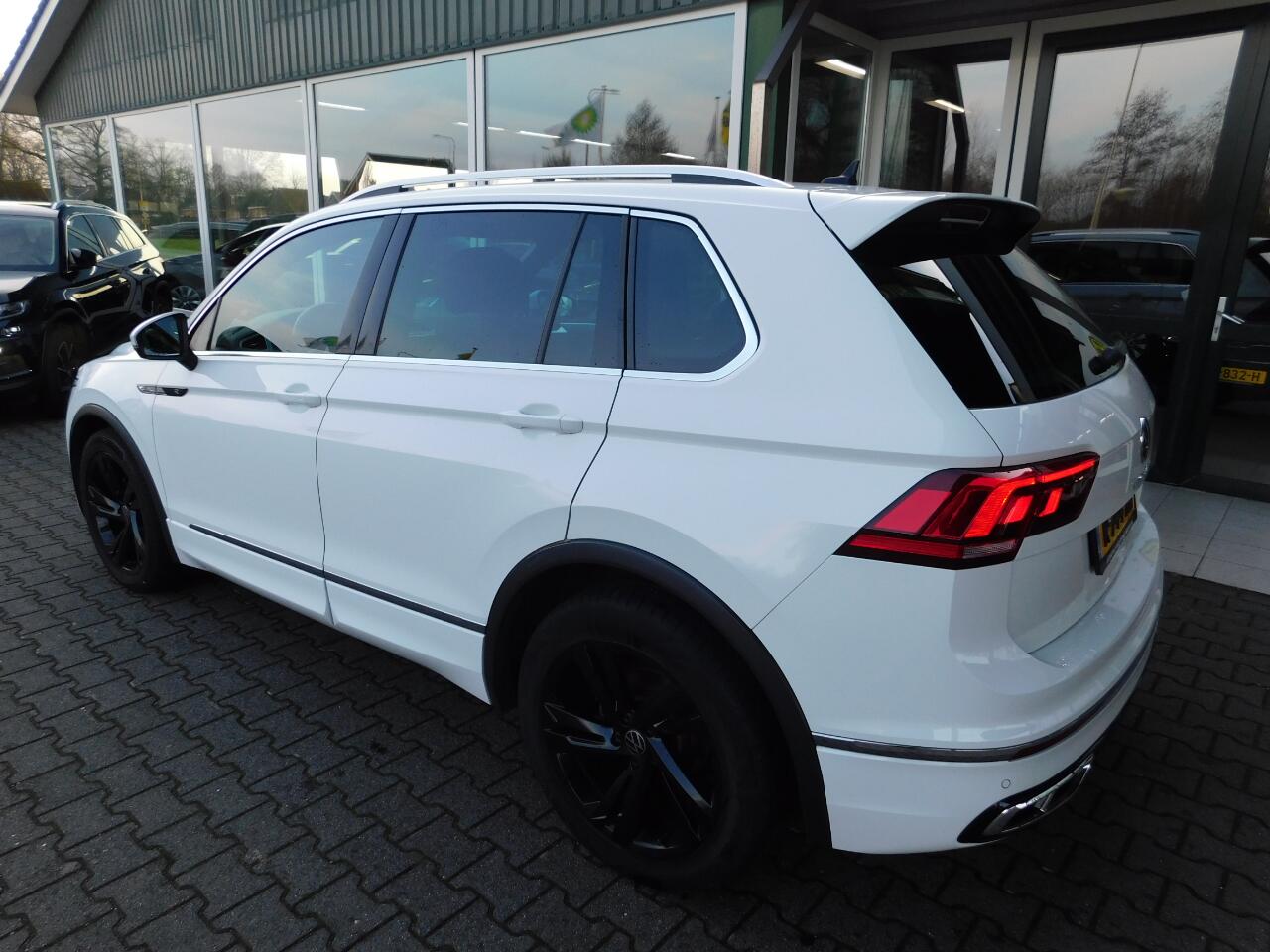 Volkswagen TIGUAN 1.5TSI 150PK R-line! All-in Prijs!