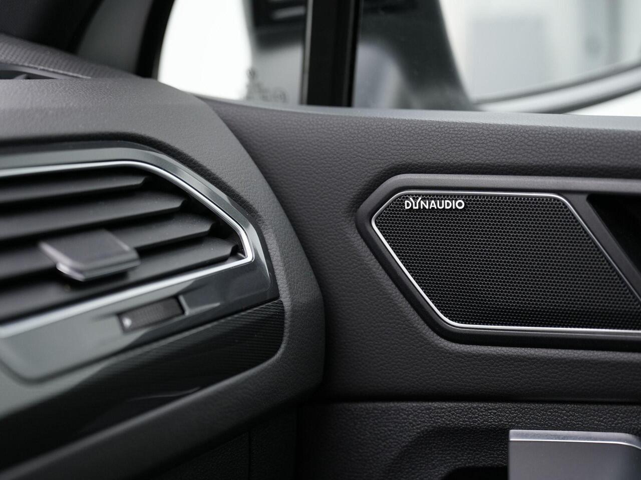 Volkswagen TIGUAN 1.5 TSI 150 pk DSG ACT Highline Business R / R-Line | Panoramadak | Trekhaak | 360 camera | Dynaudio