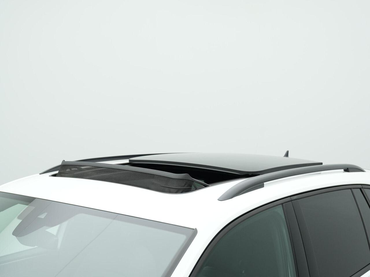 Volkswagen TIGUAN 1.5 TSI 150 pk DSG ACT Highline Business R / R-Line | Panoramadak | Trekhaak | 360 camera | Dynaudio