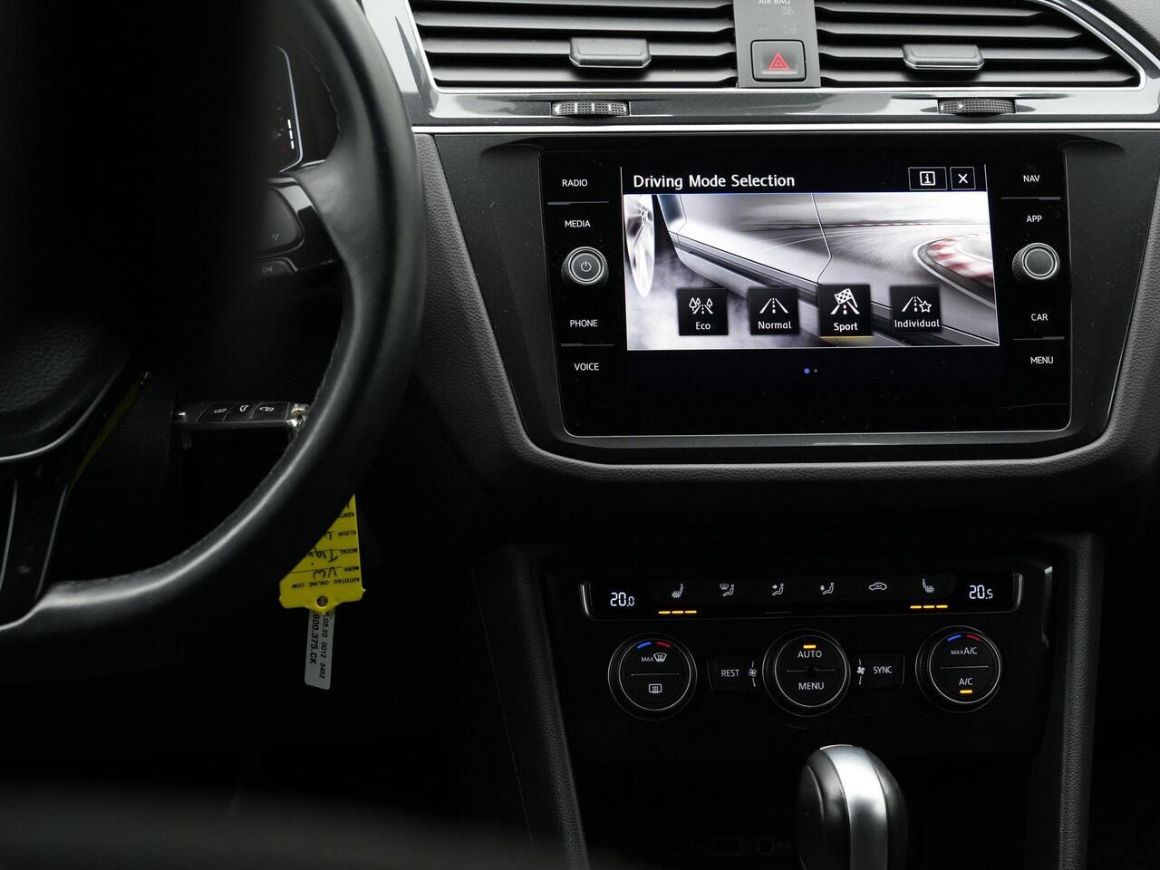 Volkswagen TIGUAN 1.5 TSI 150 pk DSG ACT Highline Business R / R-Line | Panoramadak | Trekhaak | 360 camera | Dynaudio