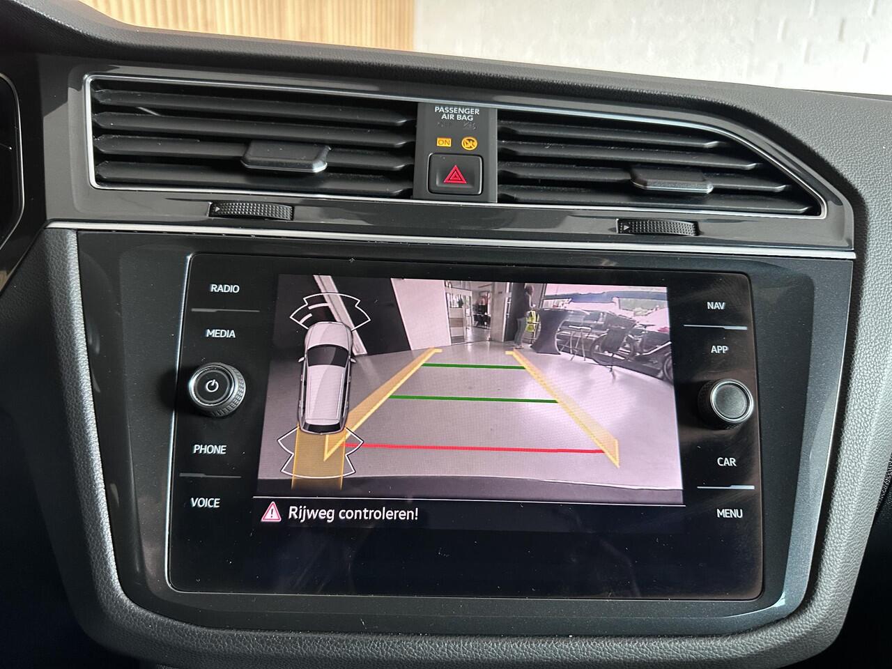 Volkswagen TIGUAN 1.5 TSI R-Line Business+ Lederen bekleding | Stoelverwarming | Trekhaak electrisch