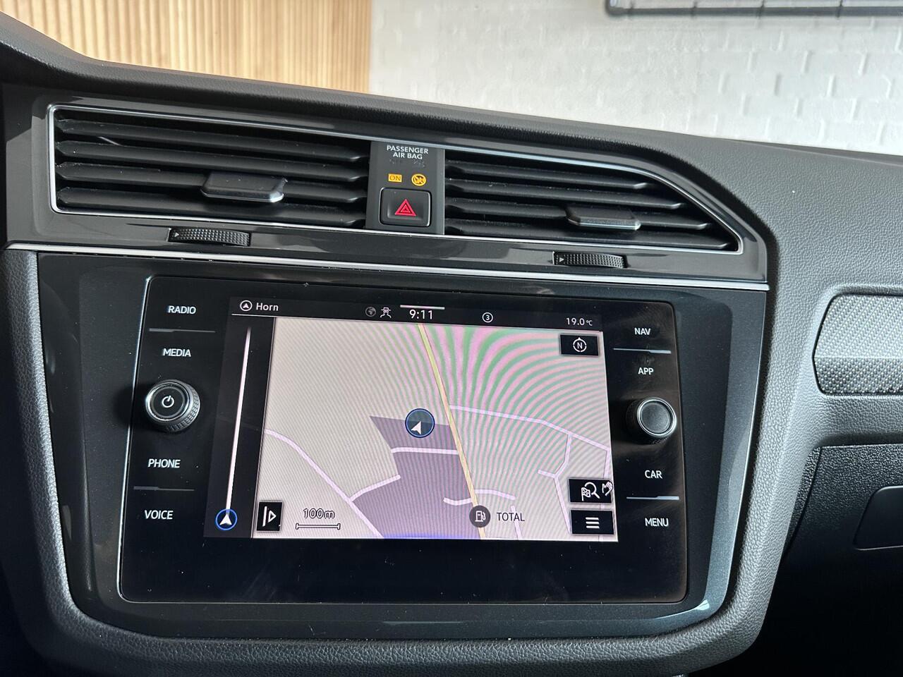 Volkswagen TIGUAN 1.5 TSI R-Line Business+ Lederen bekleding | Stoelverwarming | Trekhaak electrisch