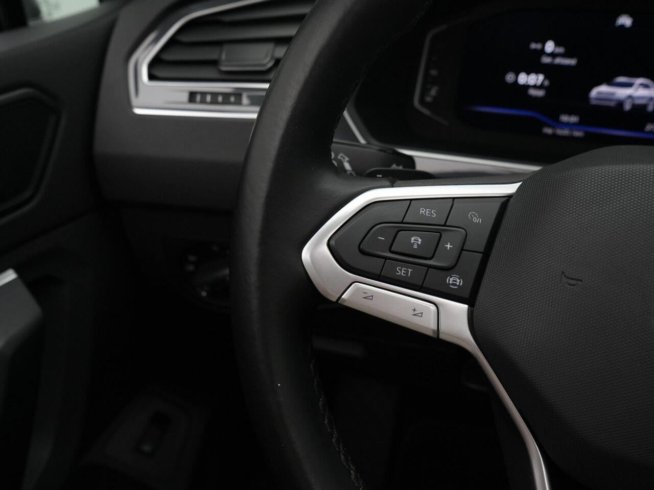 Volkswagen TIGUAN 1.5 TSI 150 pk DSG Elegance | Panoramadak | IQ Light | Stuur-/stoelverwarming | Achteruitrijcamera