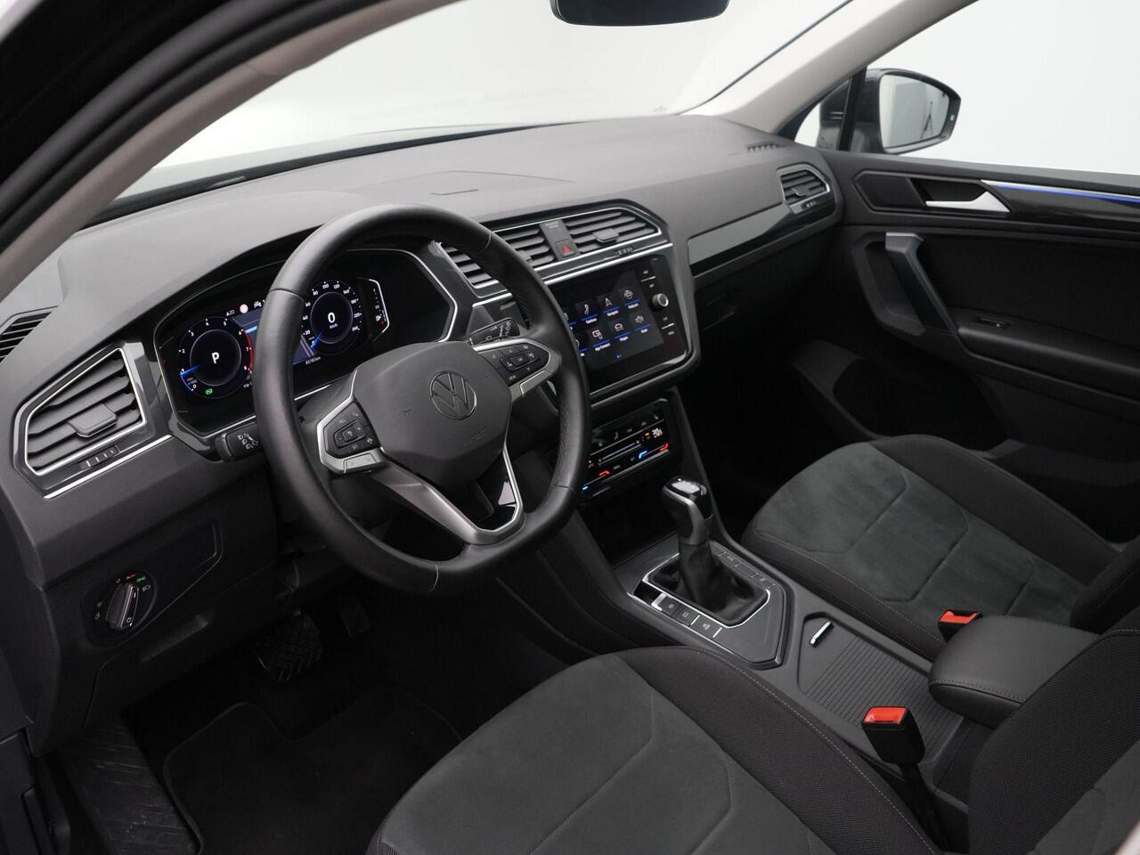 Volkswagen TIGUAN 1.5 TSI 150 pk DSG Elegance | Panoramadak | IQ Light | Stuur-/stoelverwarming | Achteruitrijcamera