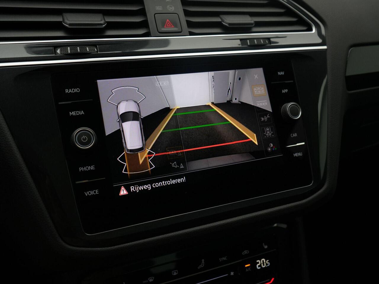 Volkswagen TIGUAN 1.5 TSI 150 pk DSG Elegance | Panoramadak | IQ Light | Stuur-/stoelverwarming | Achteruitrijcamera