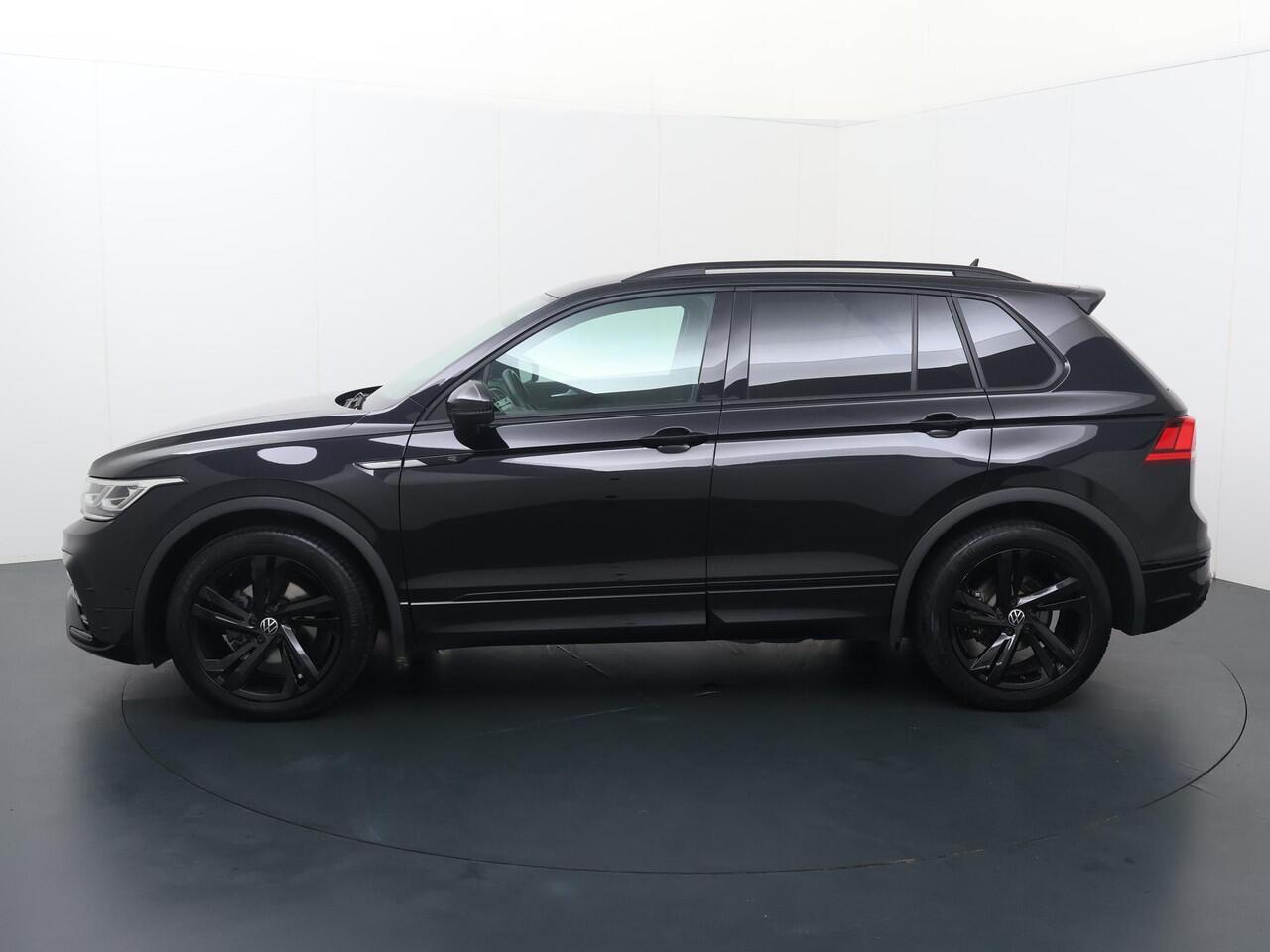 Volkswagen TIGUAN 1.5 TSI R-Line | 150 PK | Automaat | Trekhaak wegklapbaar | LED Plus koplampen | 19"LM velgen | 2 x R-Line | Black Edition |
