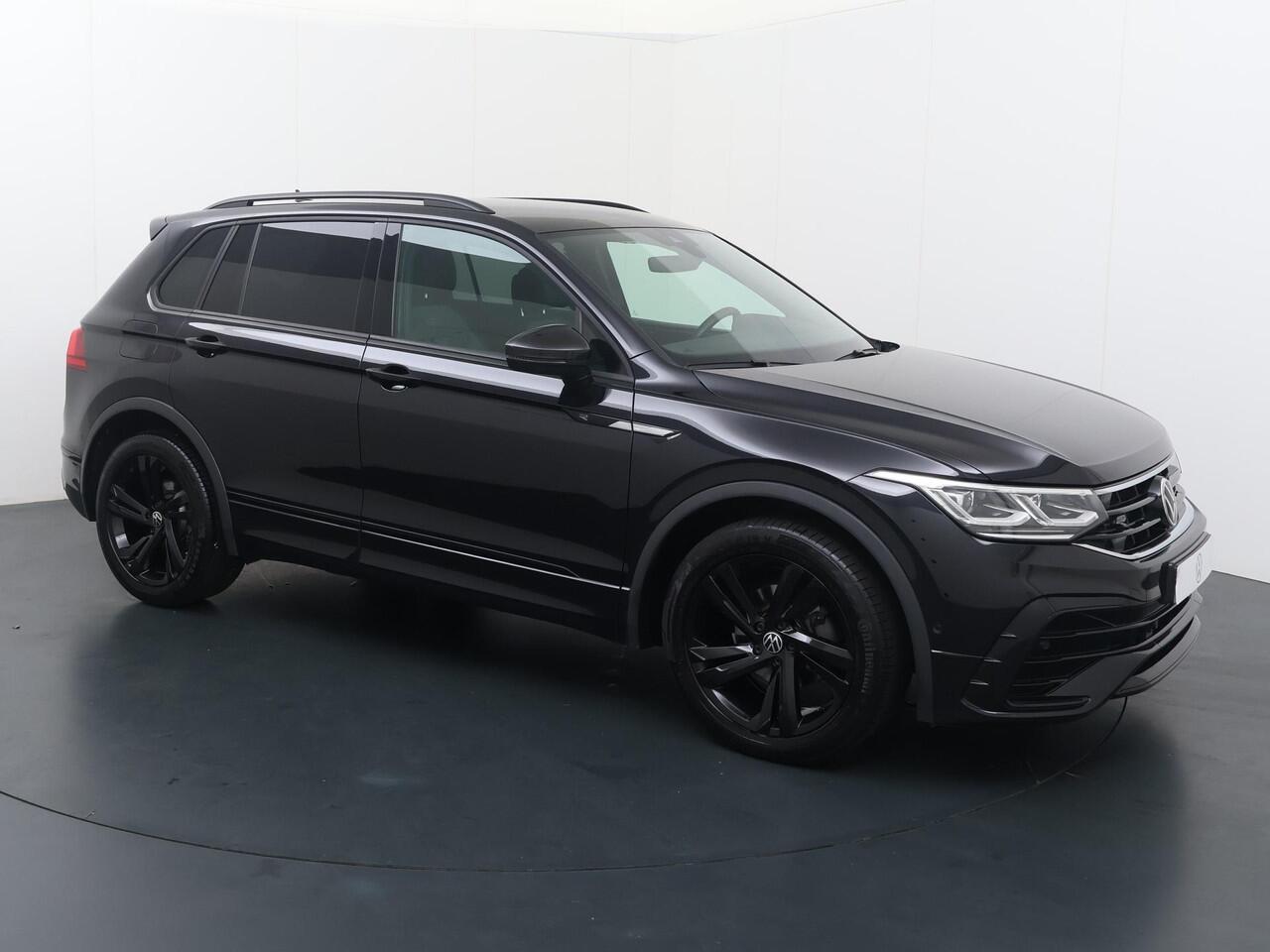 Volkswagen TIGUAN 1.5 TSI R-Line | 150 PK | Automaat | Trekhaak wegklapbaar | LED Plus koplampen | 19"LM velgen | 2 x R-Line | Black Edition |