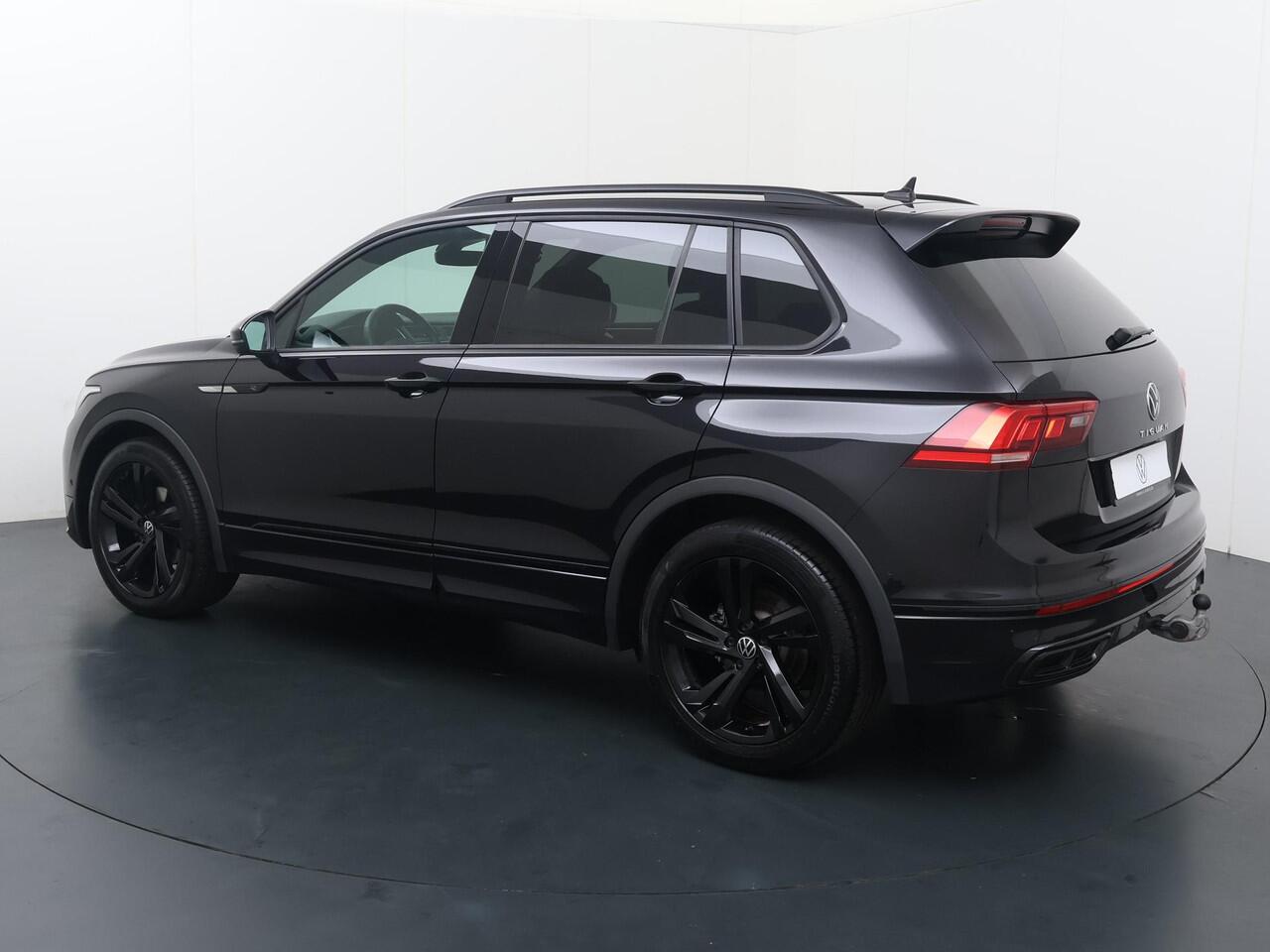 Volkswagen TIGUAN 1.5 TSI R-Line | 150 PK | Automaat | Trekhaak wegklapbaar | LED Plus koplampen | 19"LM velgen | 2 x R-Line | Black Edition |