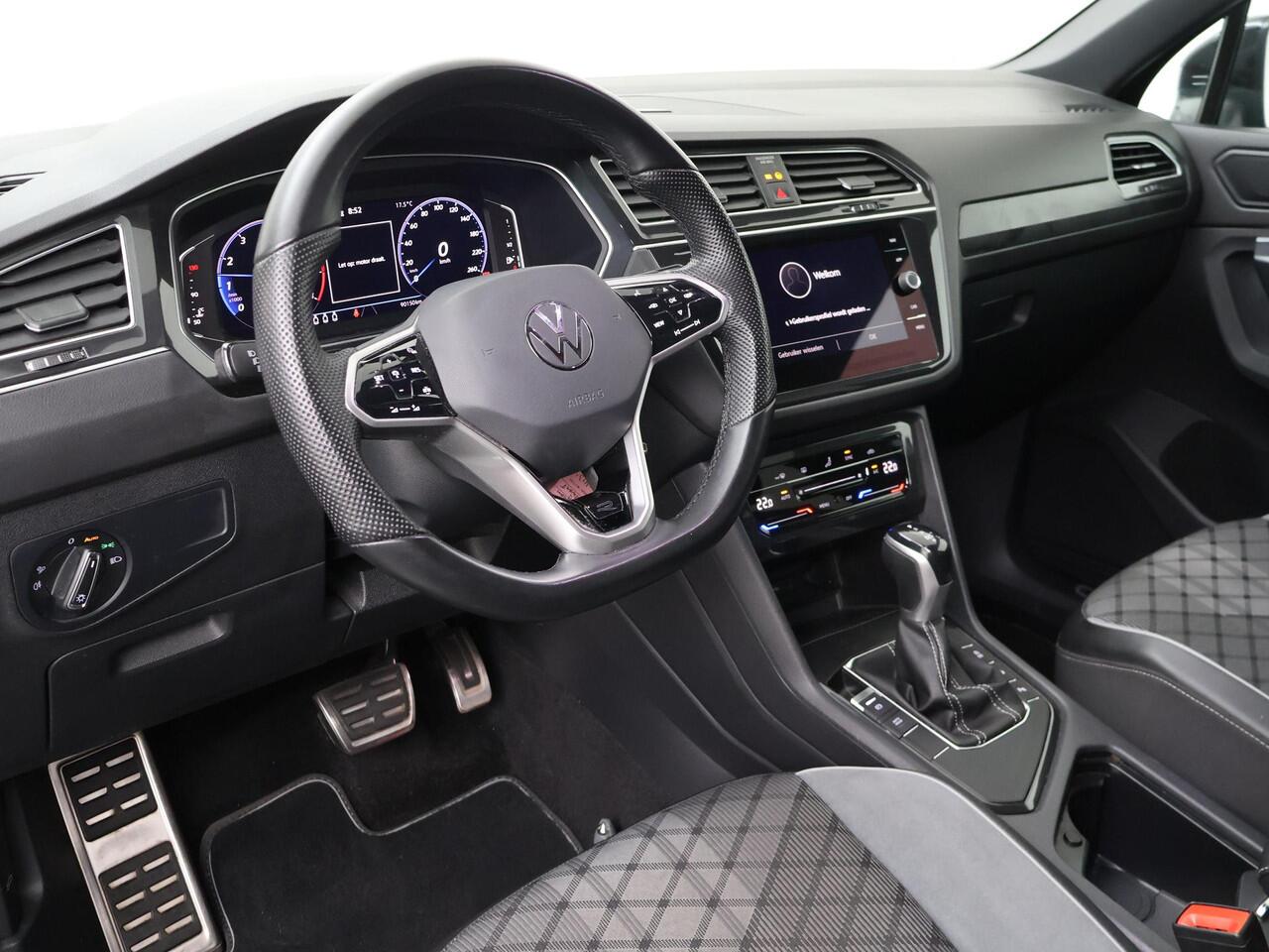 Volkswagen TIGUAN 1.5 TSI R-Line | 150 PK | Automaat | Trekhaak wegklapbaar | LED Plus koplampen | 19"LM velgen | 2 x R-Line | Black Edition |