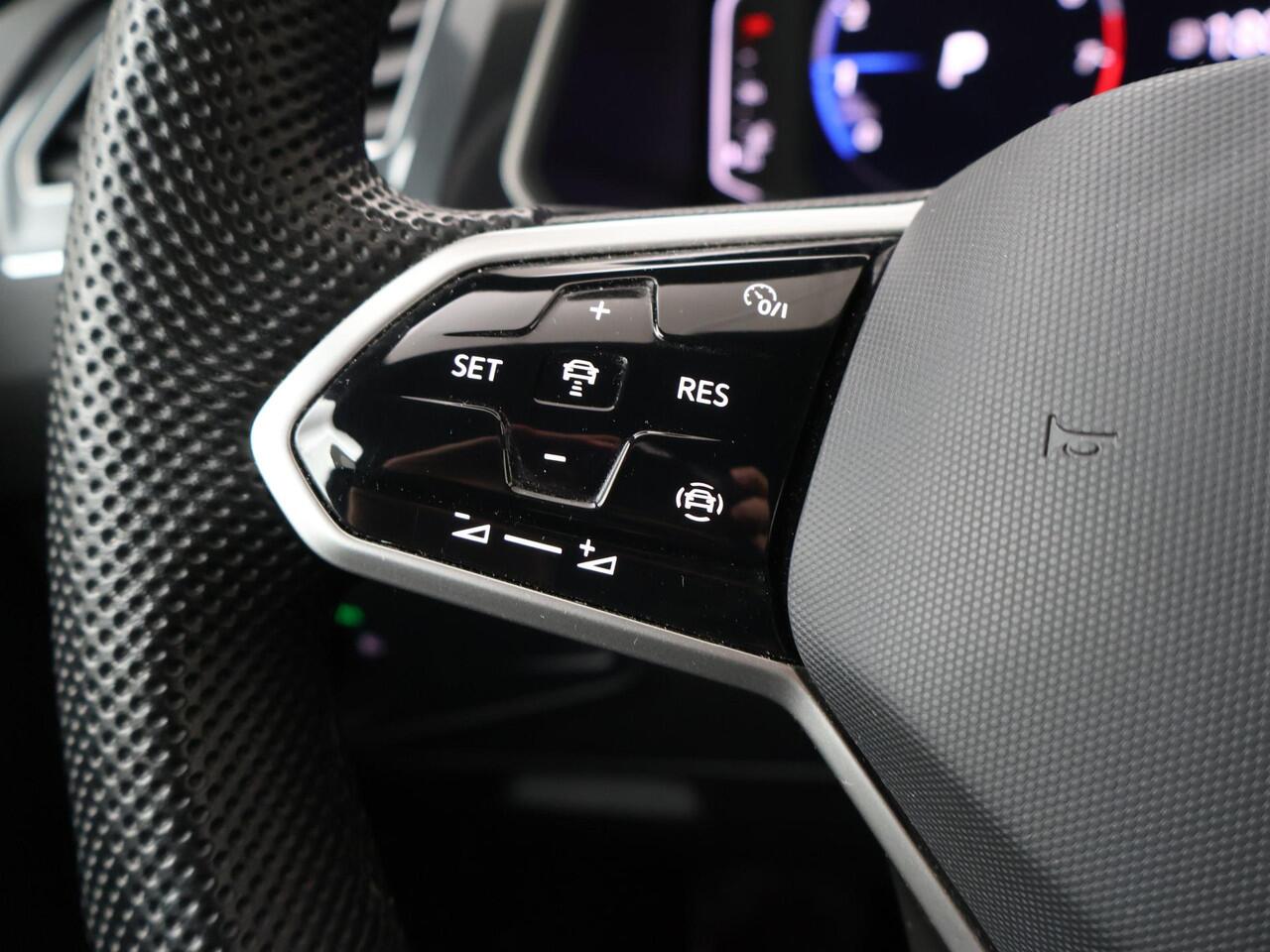 Volkswagen TIGUAN 1.5 TSI R-Line | 150 PK | Automaat | Trekhaak wegklapbaar | LED Plus koplampen | 19"LM velgen | 2 x R-Line | Black Edition |