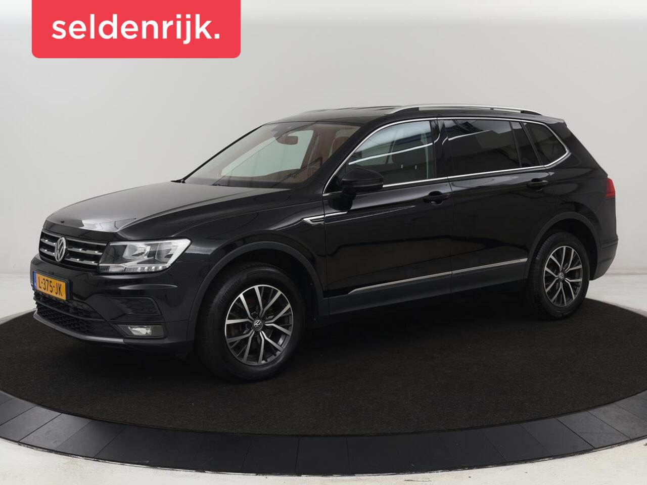 Volkswagen TIGUAN Allspace 1.5 TSI Comfortline 7-persoons | 1e eigenaar | Trekhaak | Adaptive cruise | Keyless | Carplay | Navigatie | Climate control | DAB | Parkeerhulp | Bluetooth