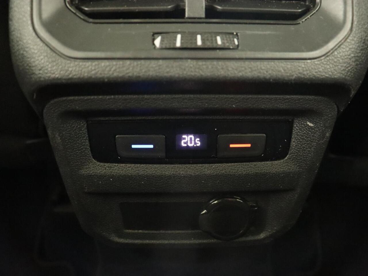 Volkswagen TIGUAN Allspace 1.5 TSI Comfortline 7-persoons | 1e eigenaar | Trekhaak | Adaptive cruise | Keyless | Carplay | Navigatie | Climate control | DAB | Parkeerhulp | Bluetooth