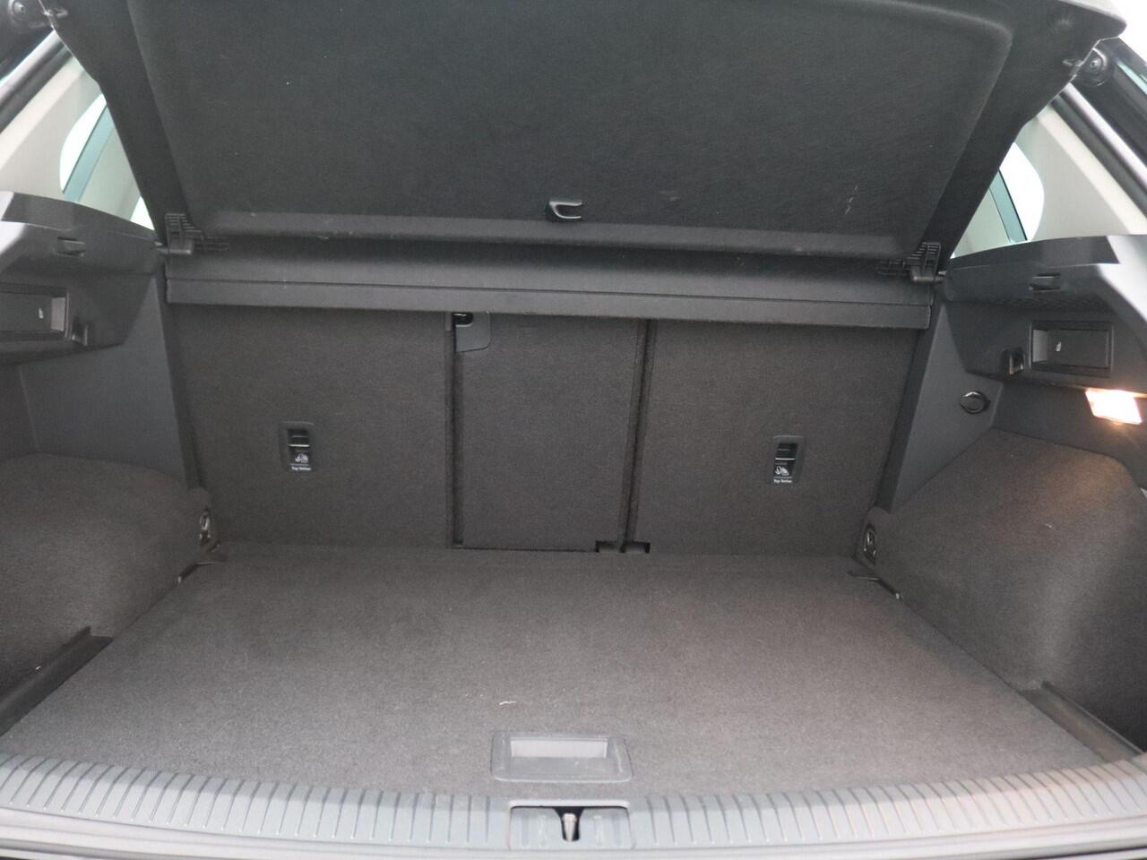 Volkswagen TIGUAN 1.5 TSI Elegance 150PK DSG Adaptieve Cruise Controle, 360gr. Camera, Keyless, Navi Pro, Matrix LED-verlichting, Stoelverwarming, Trekhaak, 19" LM Velgen