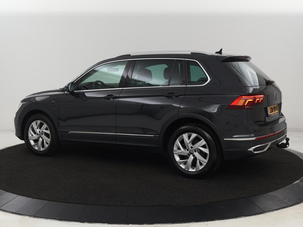 Volkswagen TIGUAN 1.4 TSI eHybrid Style | Trekhaak | Stoelverwarming | 360 Camera | Adaptive cruise | Carplay | Park Assist | Achterbankverwarming | Virtual Cockpit | PHEV | Plug In