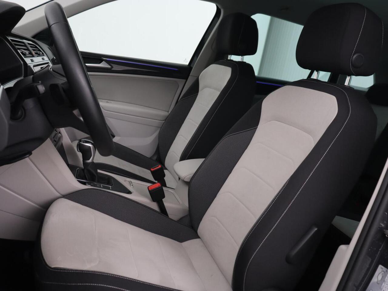 Volkswagen TIGUAN 1.4 TSI eHybrid Style | Trekhaak | Stoelverwarming | 360 Camera | Adaptive cruise | Carplay | Park Assist | Achterbankverwarming | Virtual Cockpit | PHEV | Plug In