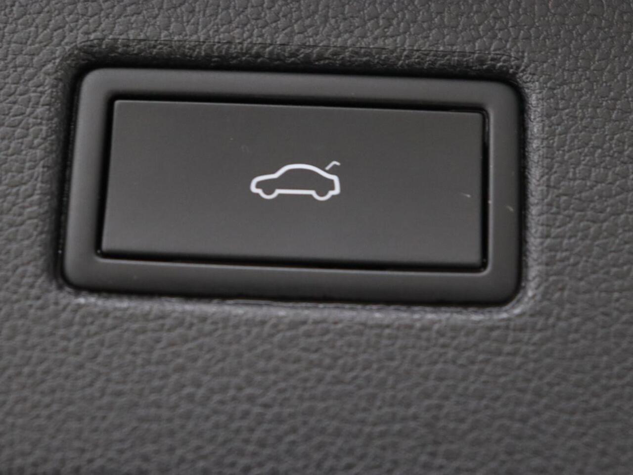 Volkswagen TIGUAN 1.4 TSI eHybrid Style | Stoelverwarming | Camera | Adaptive cruise | Carplay | Sfeerverlichting | Full LED | Navigatie | Park Assist | DAB | Stuurverwarming | PHEV | Plug In