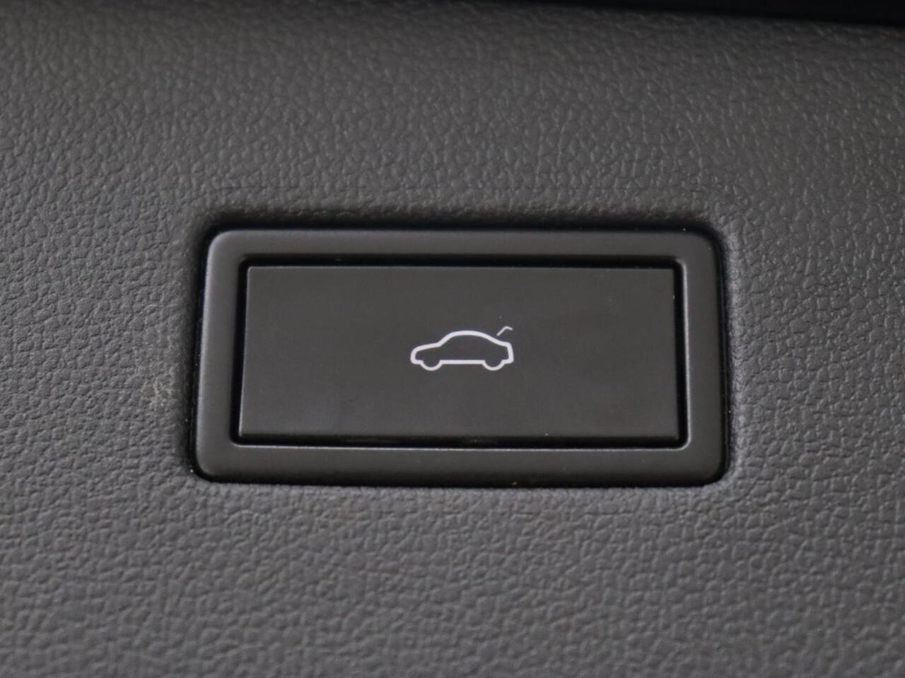 Volkswagen TIGUAN Allspace 1.5 TSI R Line | Trekhaak | Camera | Full LED | Adaptive cruise | Virtual Cockpit | Park Assist | Carplay | Navigatie | Keyless | Climate control | 19'' lichtmetalen velgen