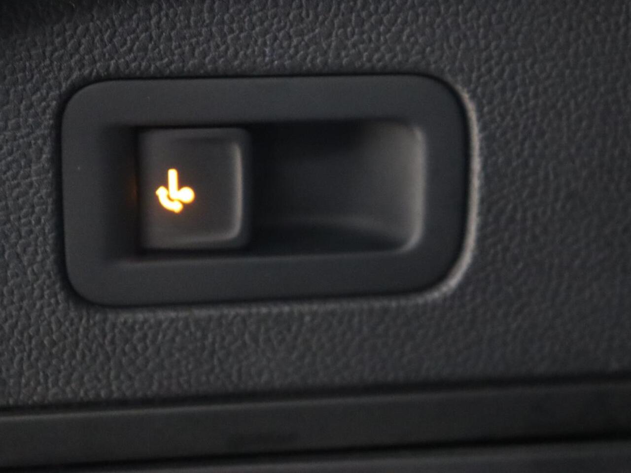 Volkswagen TIGUAN Allspace 1.5 TSI R Line | Trekhaak | Camera | Full LED | Adaptive cruise | Virtual Cockpit | Park Assist | Carplay | Navigatie | Keyless | Climate control | 19'' lichtmetalen velgen