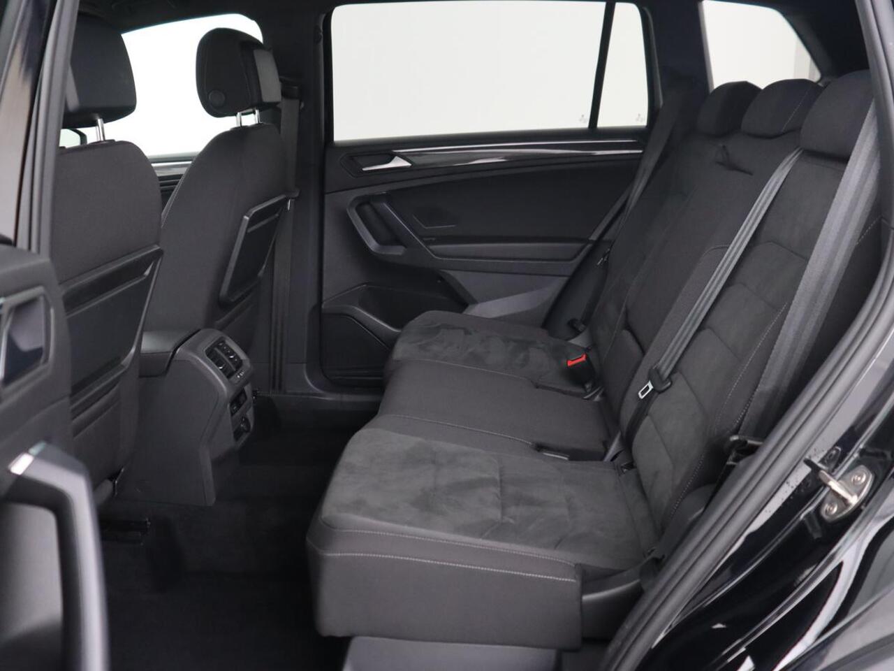 Volkswagen TIGUAN Allspace 1.5 TSI R Line | Trekhaak | Camera | Full LED | Adaptive cruise | Virtual Cockpit | Park Assist | Carplay | Navigatie | Keyless | Climate control | 19'' lichtmetalen velgen