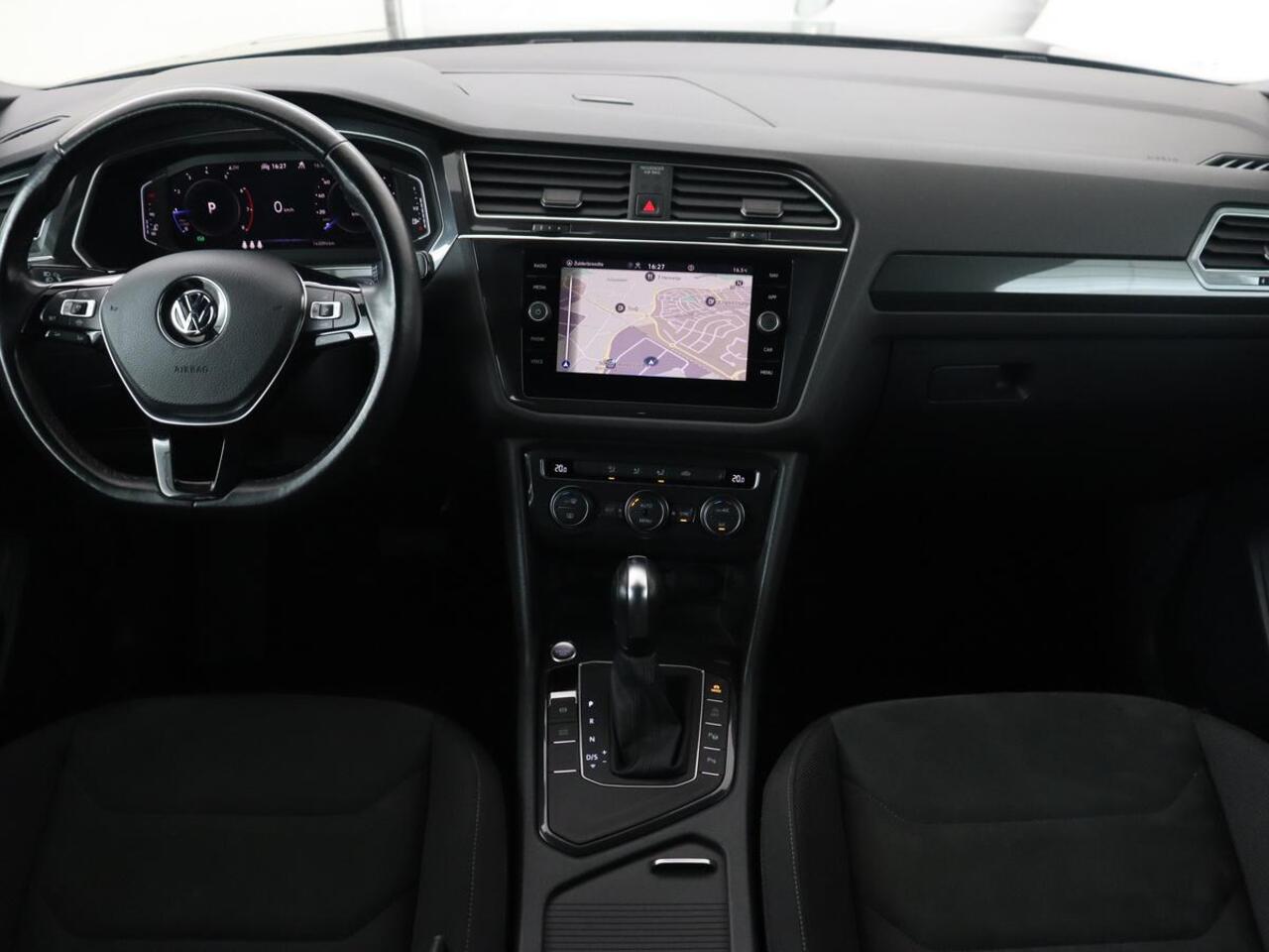 Volkswagen TIGUAN Allspace 1.5 TSI R Line | Trekhaak | Camera | Full LED | Adaptive cruise | Virtual Cockpit | Park Assist | Carplay | Navigatie | Keyless | Climate control | 19'' lichtmetalen velgen