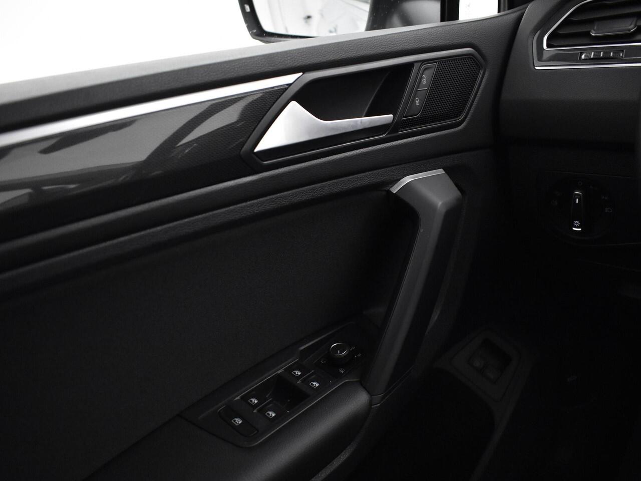 Volkswagen TIGUAN 1.4 Tsi 245pk DSG eHybrid Elegance · Panoramadak · Camera · Keyless · Apple/Android Car Play · Navi · P-Sensoren · 18'' Inch ·