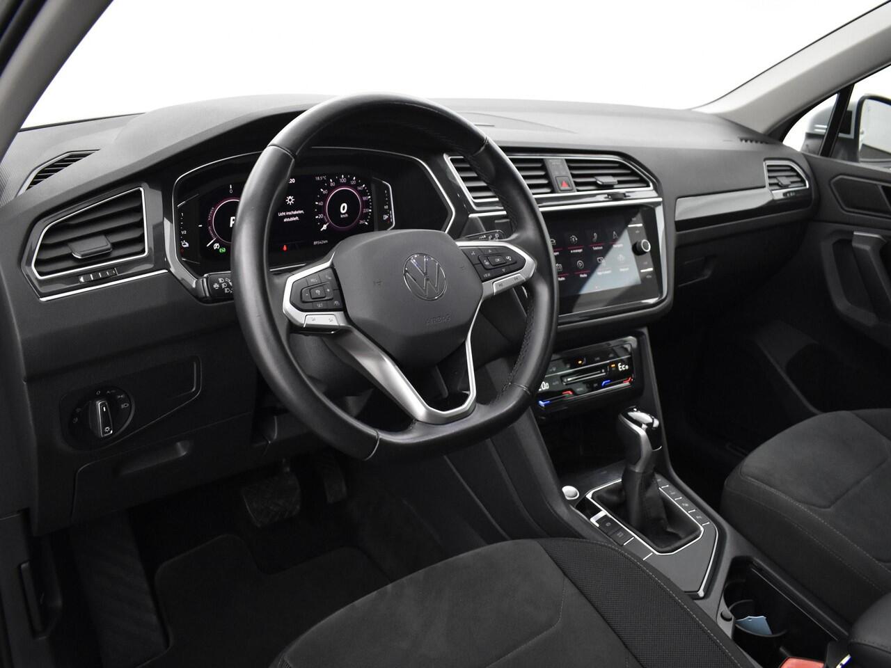 Volkswagen TIGUAN 1.4 Tsi 245pk DSG eHybrid Elegance · Panoramadak · Camera · Keyless · Apple/Android Car Play · Navi · P-Sensoren · 18'' Inch ·