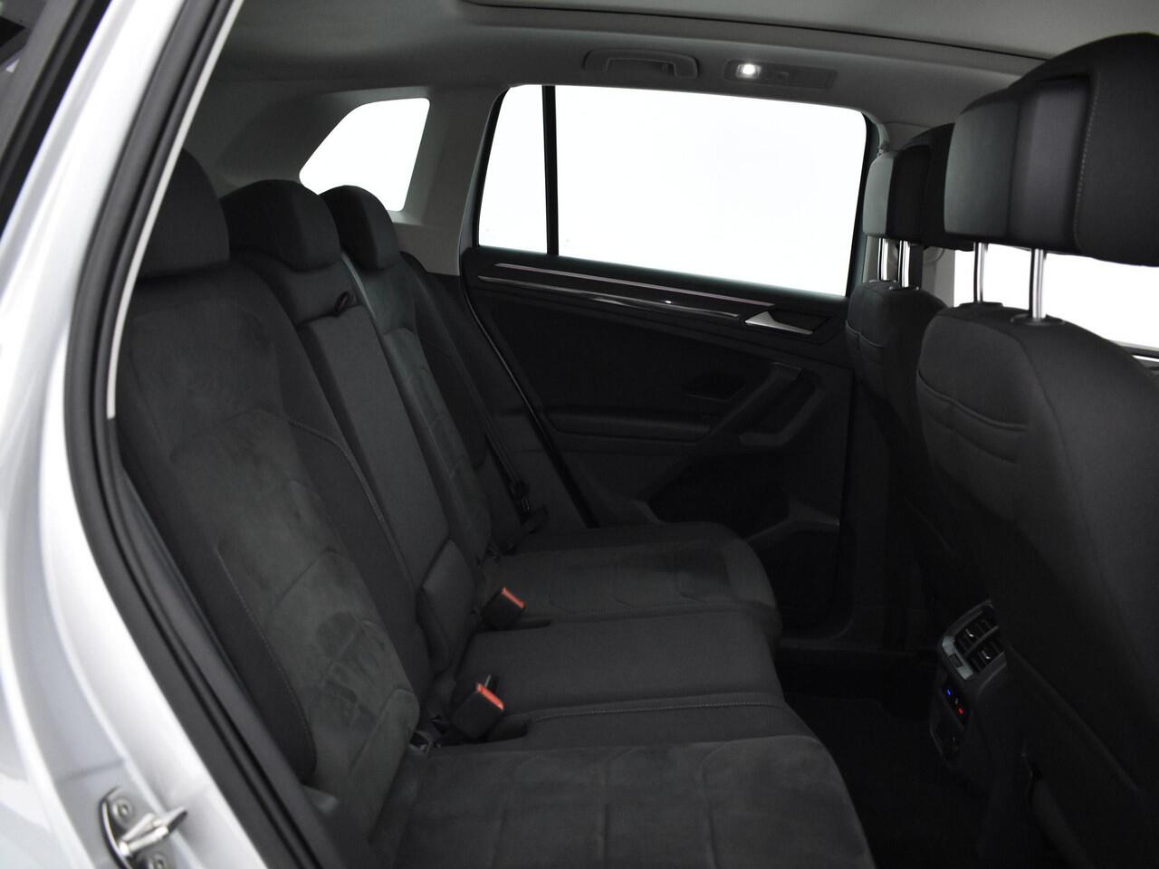 Volkswagen TIGUAN 1.4 Tsi 245pk DSG eHybrid Elegance · Panoramadak · Camera · Keyless · Apple/Android Car Play · Navi · P-Sensoren · 18'' Inch ·