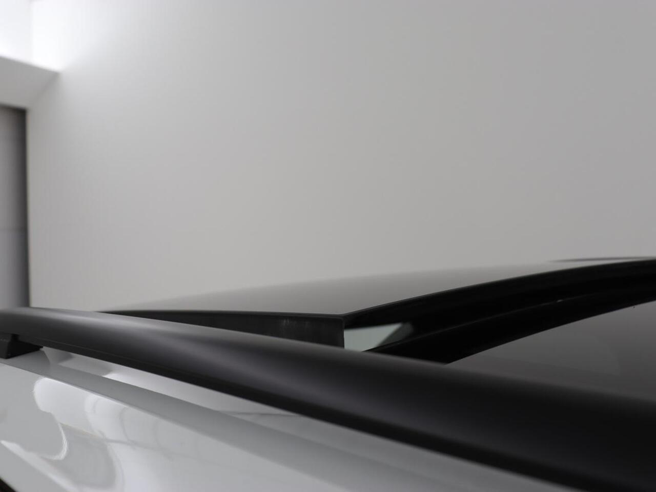 Volkswagen TIGUAN 1.4 eHybrid R Line | Panoramadak | Trekhaak | Stoelverwarming | Camera | 20'' | Park Assist | Carplay | Matrix LED | Stuurverwarming | Adaptive cruise | Navigatie | PHEV | Plug In