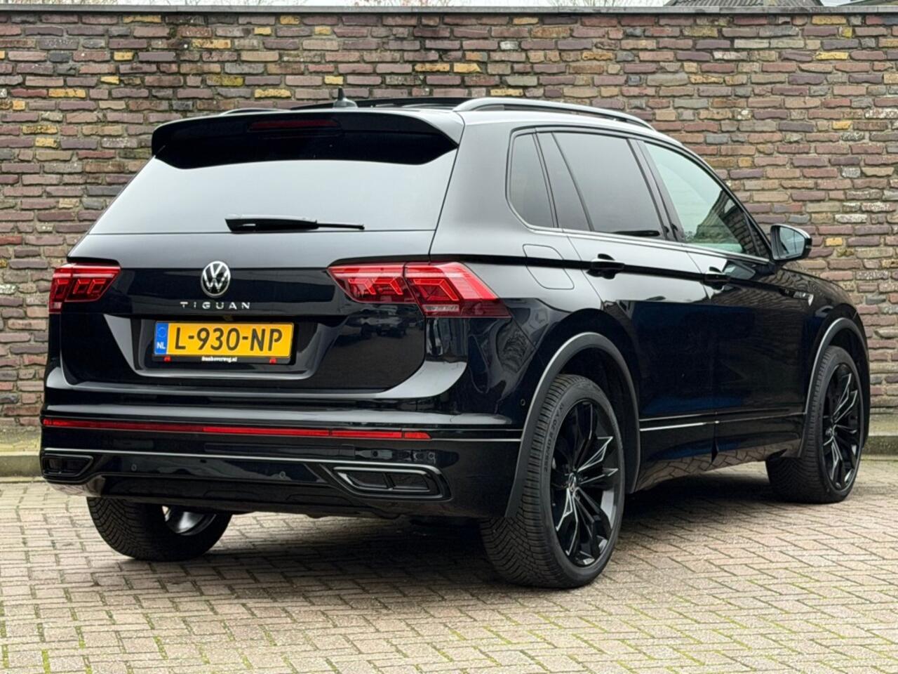 Volkswagen TIGUAN 1.5 TSI Automaat R-Line Black Style Panodak 20 Inch