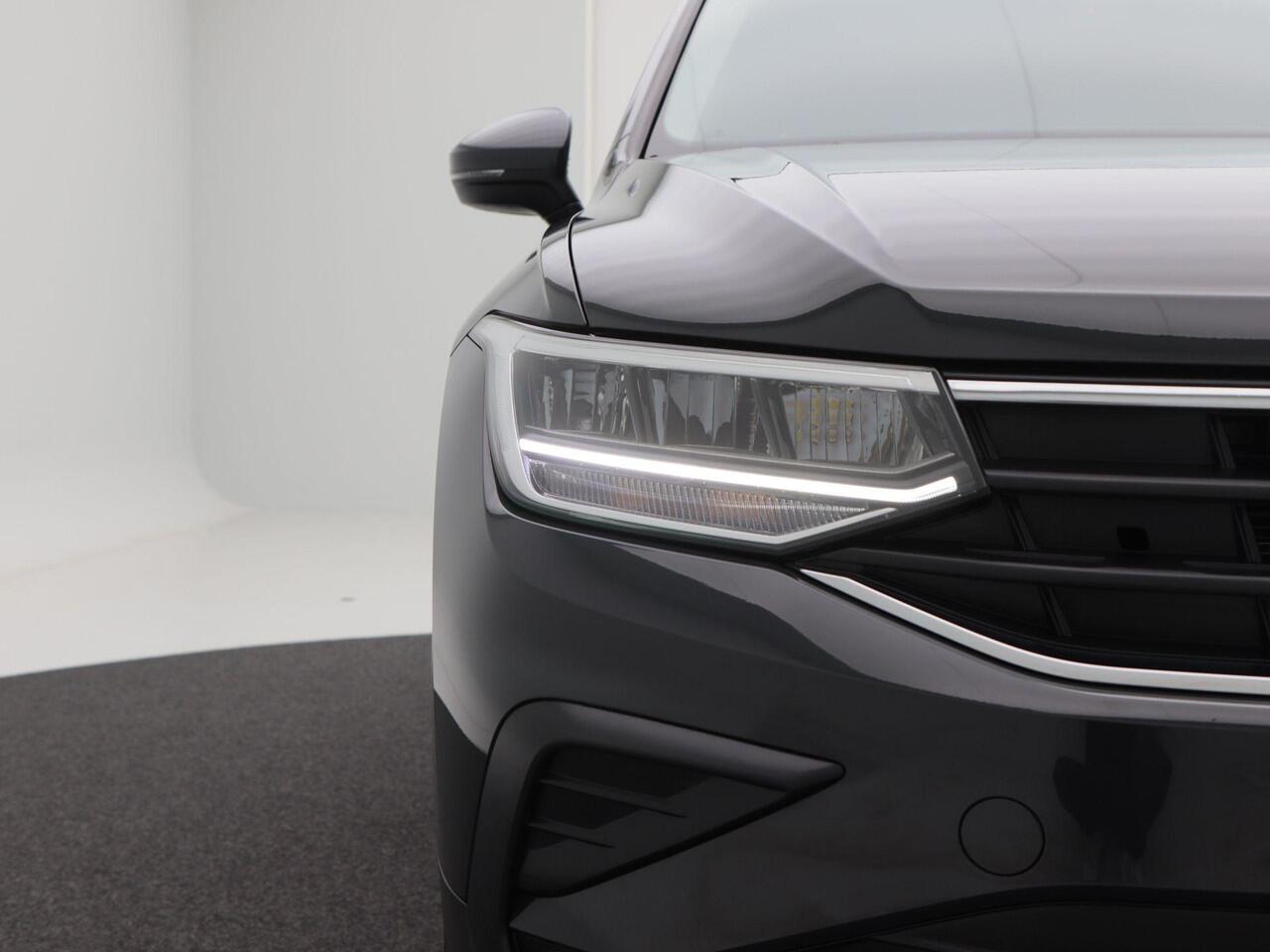 Volkswagen TIGUAN 1.4 TSi 245 Pk eHybrid Automaat Life | Adaptive Cruise | Camera | CarPlay | Climate | 18 Inch | Privacy Glass | 54.682 KM!!