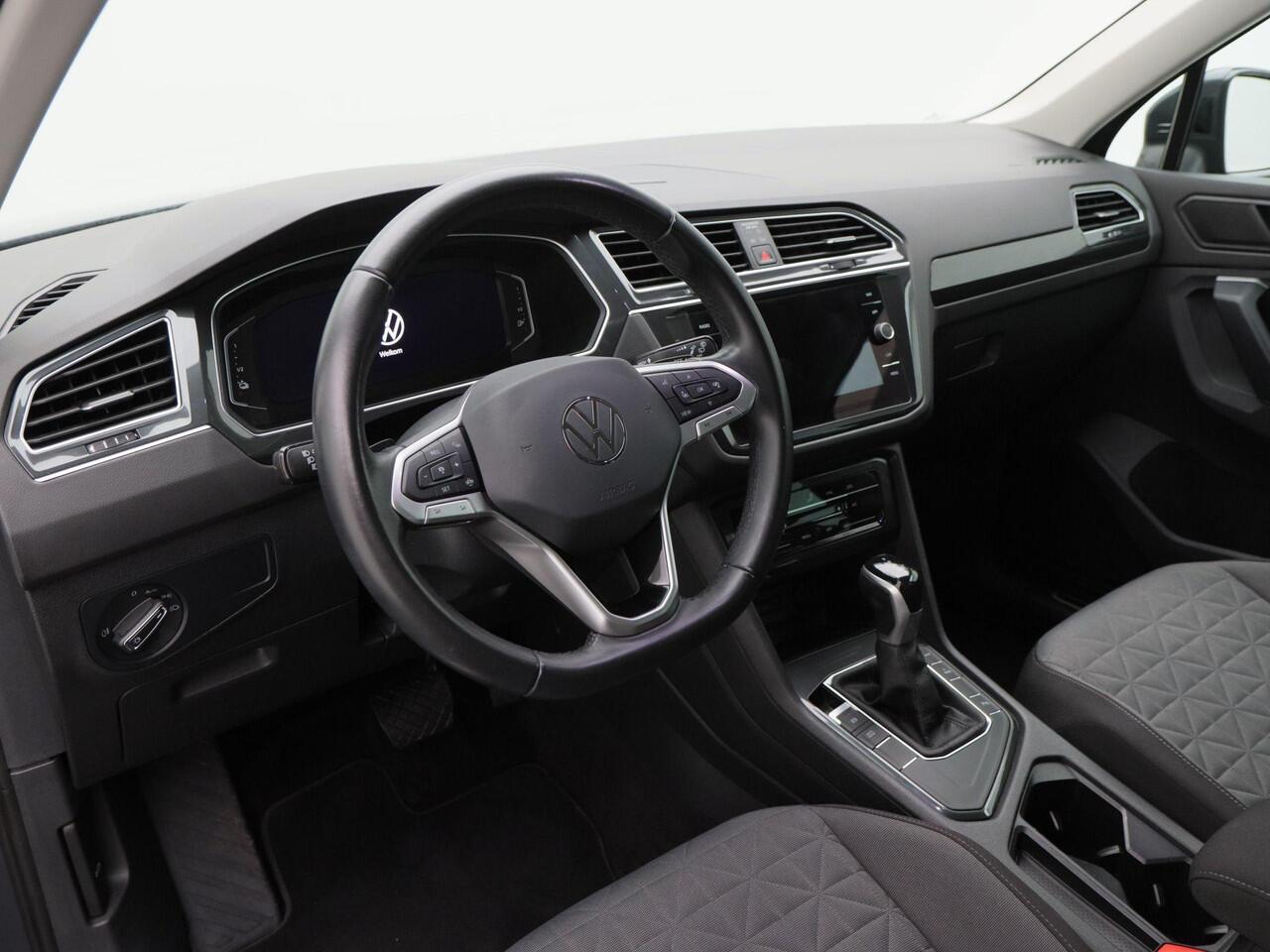 Volkswagen TIGUAN 1.4 TSi 245 Pk eHybrid Automaat Life | Adaptive Cruise | Camera | CarPlay | Climate | 18 Inch | Privacy Glass | 54.682 KM!!