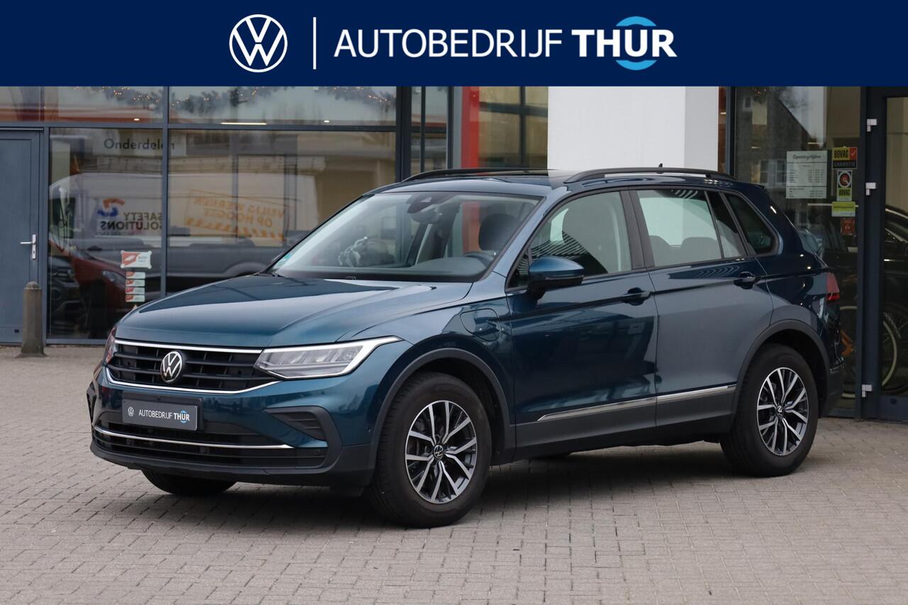 Volkswagen TIGUAN 1.4 TSI eHybrid Life Business panoramadak wegklapbare trekhaak area view camera ergo stoelen stoel en stuurwielverwarming elektrische achterklep digital cockpit pro draadloos carplay en draadloos laden park assist lendesteunen voor massage stand elektrisc