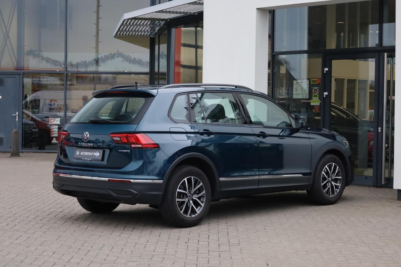 Volkswagen TIGUAN 1.4 TSI eHybrid Life Business panoramadak wegklapbare trekhaak area view camera ergo stoelen stoel en stuurwielverwarming elektrische achterklep digital cockpit pro draadloos carplay en draadloos laden park assist lendesteunen voor massage stand elektrisc