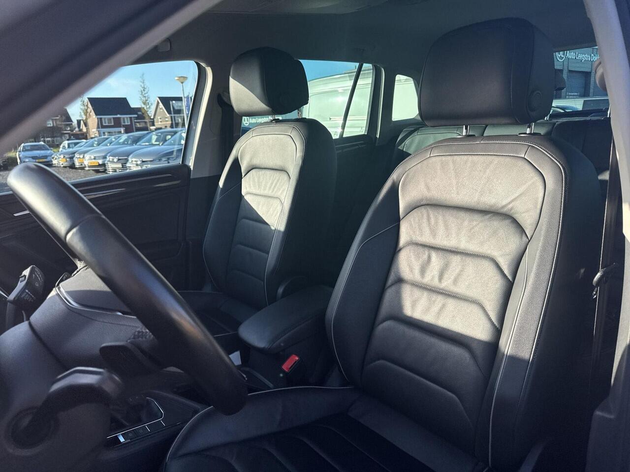 Volkswagen TIGUAN 1.4 TSI eHybrid Elegance 180 kw | SOH 90% | Trekhaak | Leder | PHEV | NAVI | A Camera |