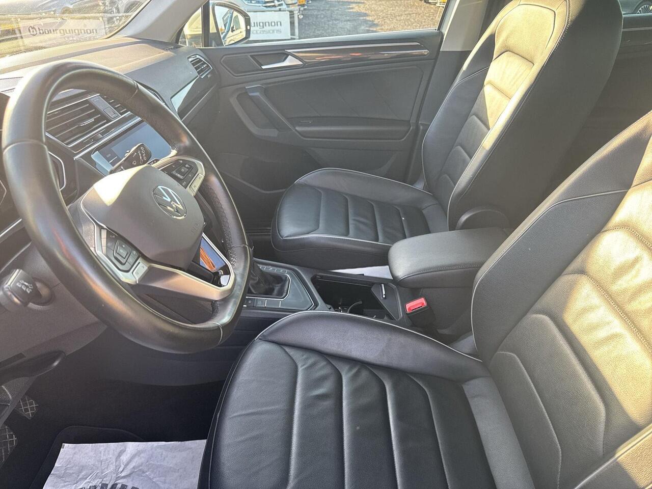 Volkswagen TIGUAN 1.4 TSI eHybrid Elegance 180 kw | SOH 90% | Trekhaak | Leder | PHEV | NAVI | A Camera |