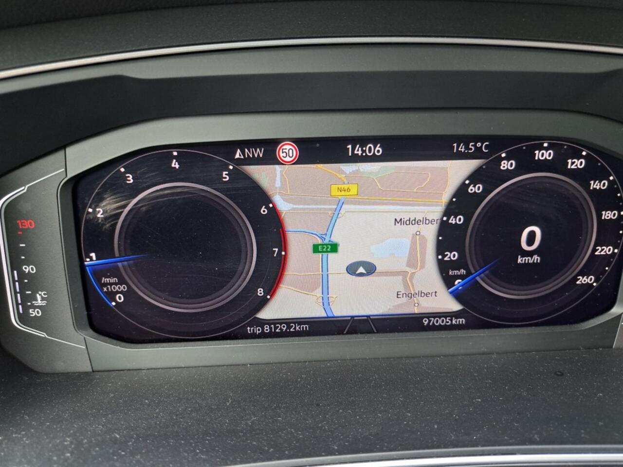 Volkswagen TIGUAN 1.5 TSI 130 Pk Highline Bs Alcantara Ecc Nav. Apple Carplay 6 Bak