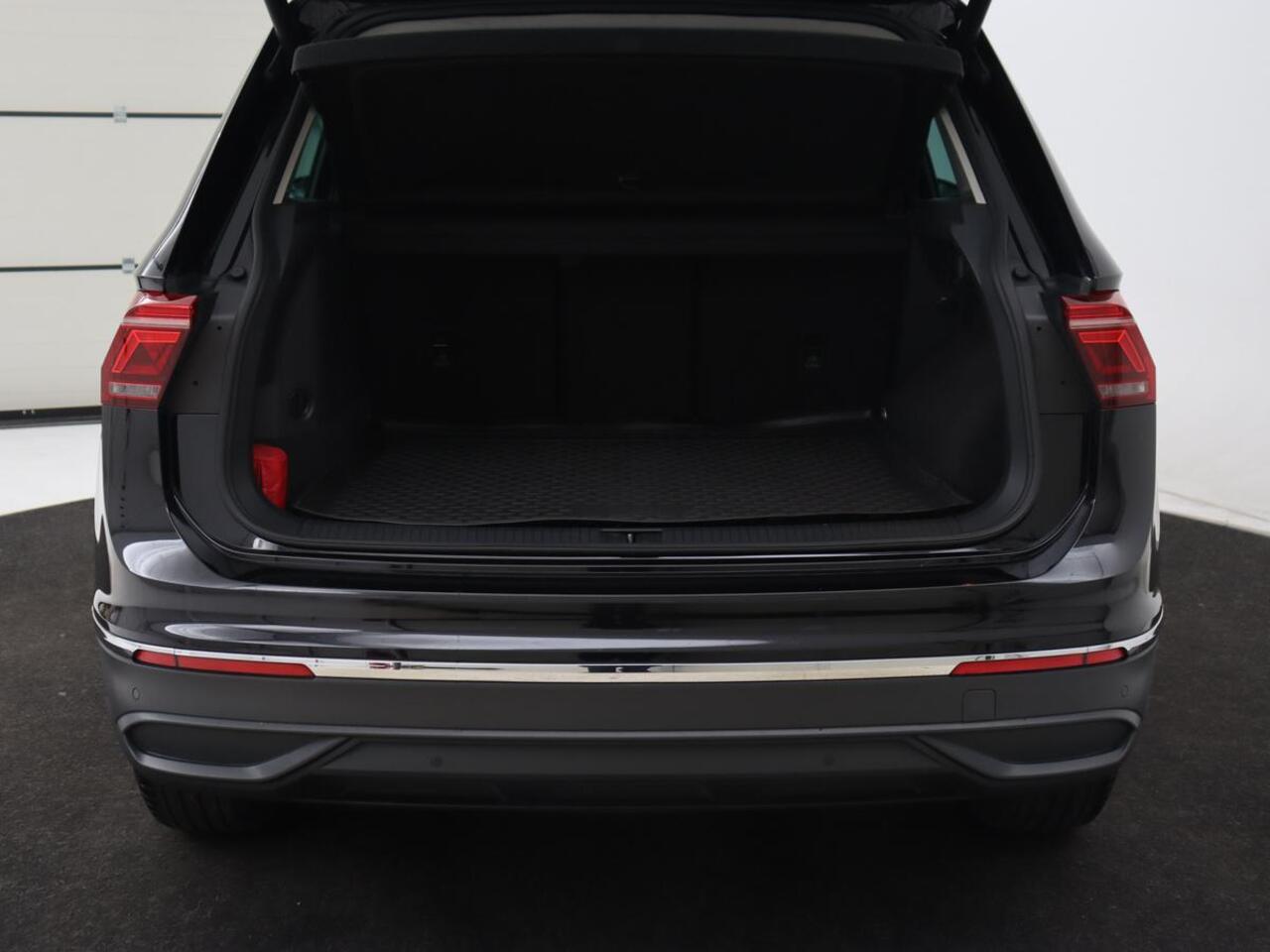 Volkswagen TIGUAN 1.4 TSI eHybrid Style | Stoelverwarming | Camera | Adaptive cruise | Carplay | Sfeerverlichting | Full LED | Navigatie | Park Assist | DAB | Stuurverwarming | PHEV | Plug In