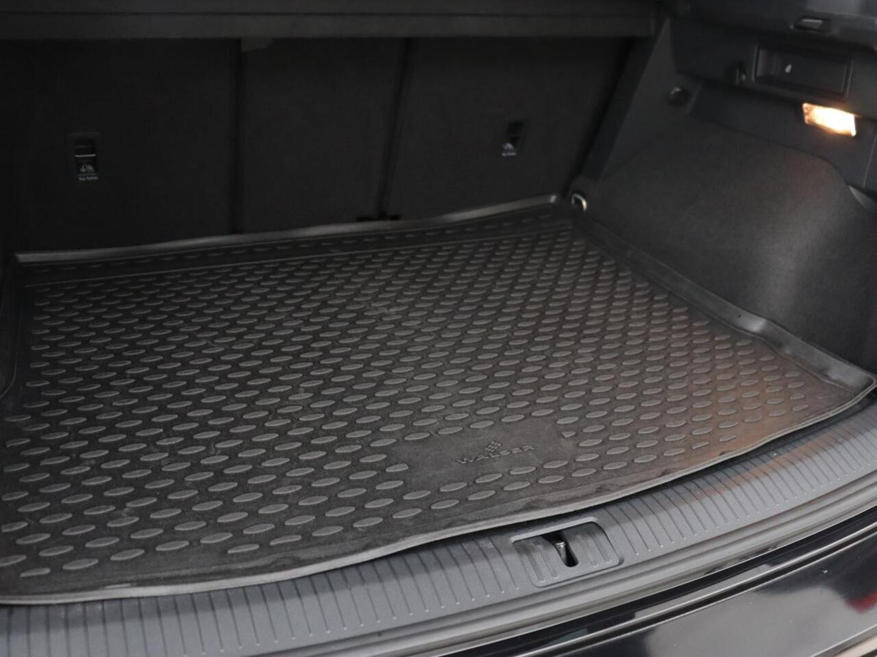 Volkswagen TIGUAN 1.4 TSI eHybrid Style | Stoelverwarming | Camera | Adaptive cruise | Carplay | Sfeerverlichting | Full LED | Navigatie | Park Assist | DAB | Stuurverwarming | PHEV | Plug In