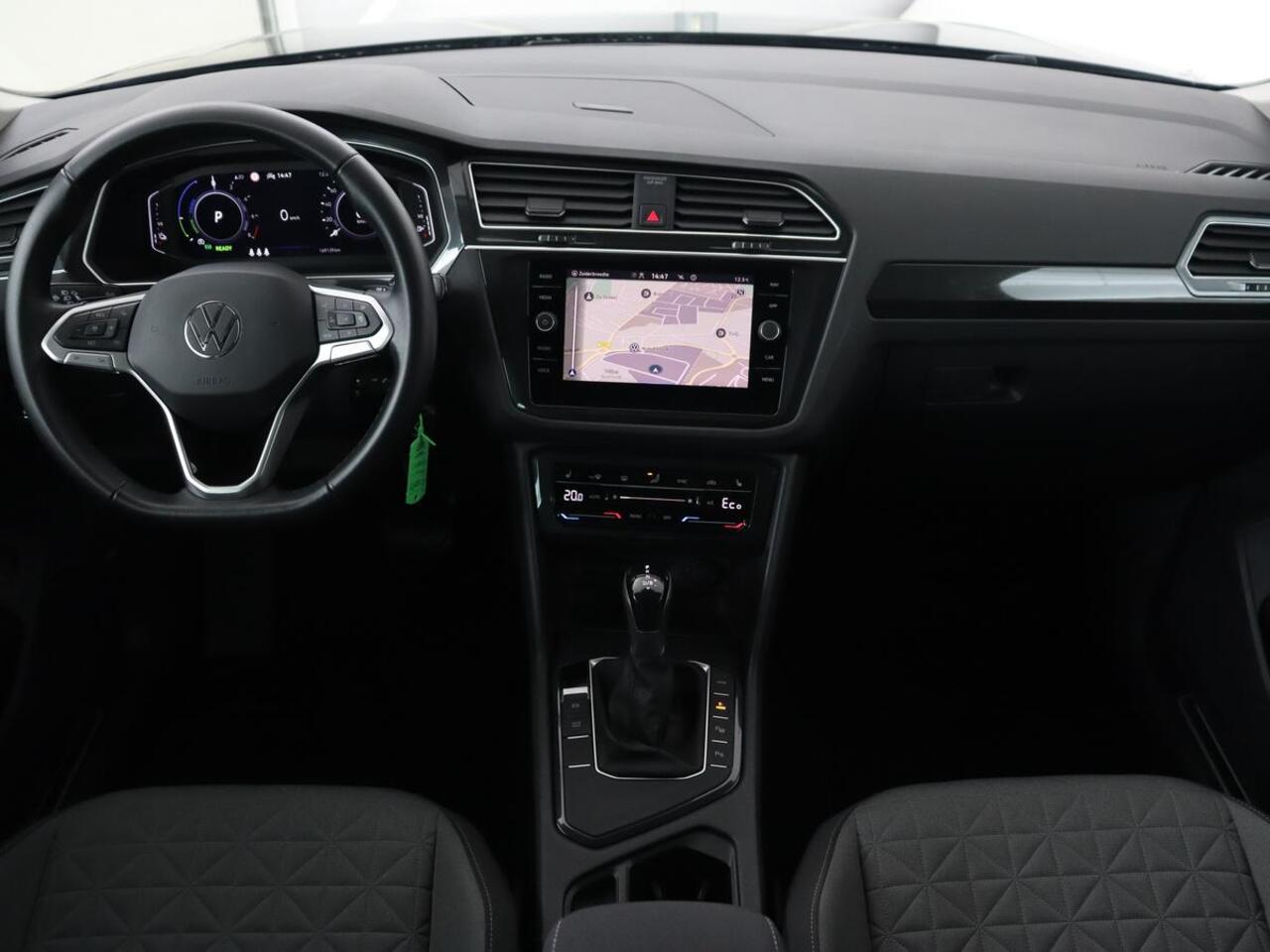 Volkswagen TIGUAN 1.4 TSI eHybrid Style | Stoelverwarming | Camera | Adaptive cruise | Carplay | Sfeerverlichting | Full LED | Navigatie | Park Assist | DAB | Stuurverwarming | PHEV | Plug In