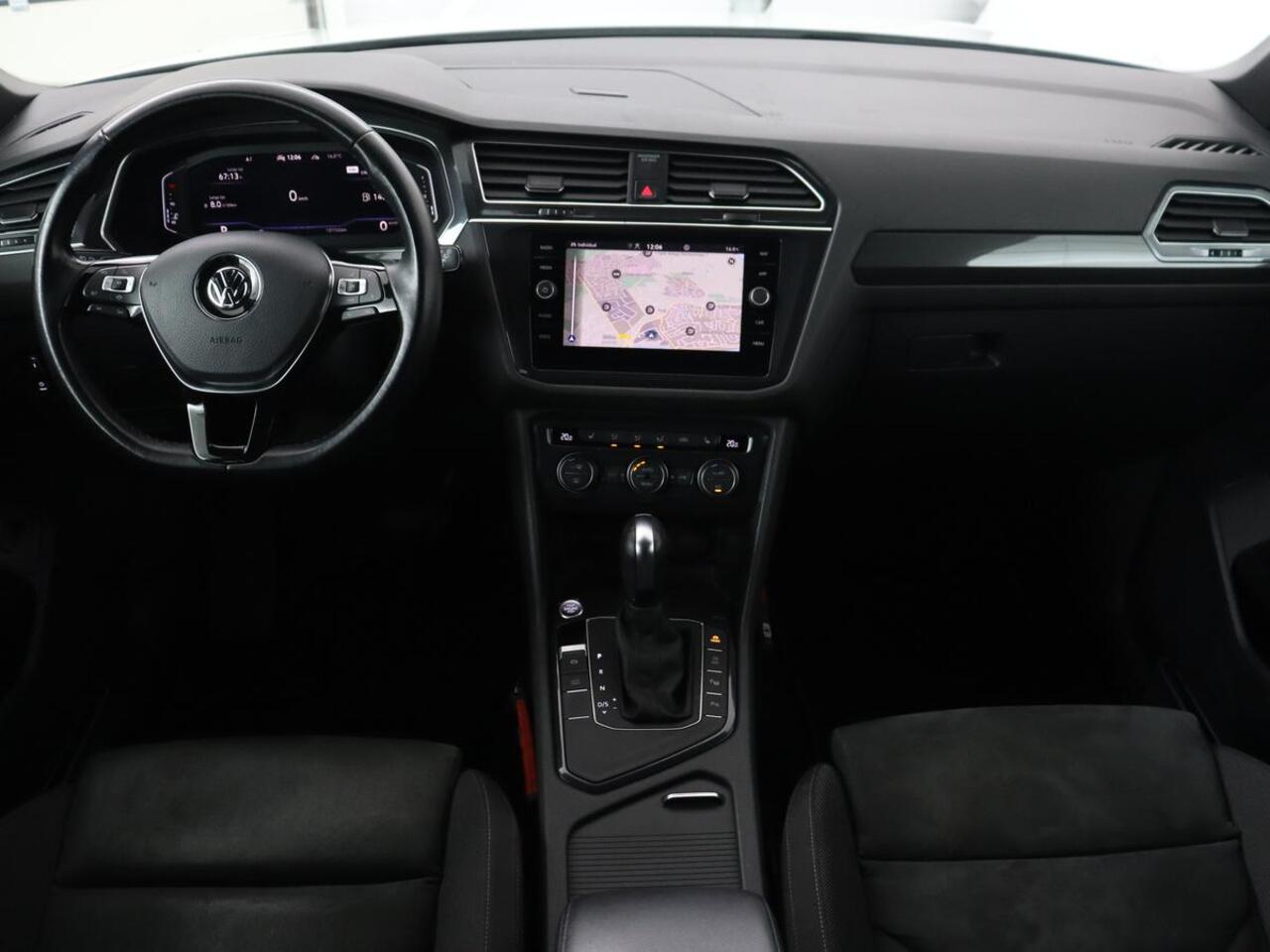 Volkswagen TIGUAN Allspace 1.5 TSI R Line 7-Persoons | Panoramadak | Stoelverwarming | Trekhaak | Massage | Keyless | 19'' | Camera | Carplay | Adaptive cruise | Full LED | Navigatie