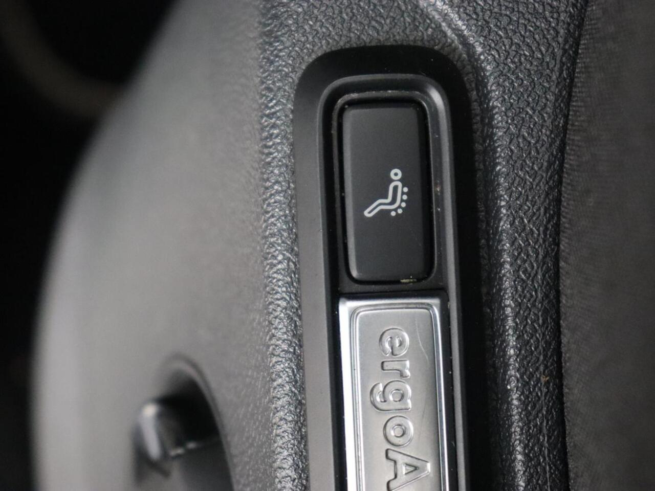 Volkswagen TIGUAN Allspace 1.5 TSI R Line 7-Persoons | Panoramadak | Stoelverwarming | Trekhaak | Massage | Keyless | 19'' | Camera | Carplay | Adaptive cruise | Full LED | Navigatie