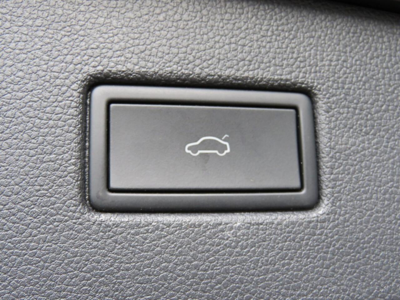 Volkswagen TIGUAN 1.4 TSI 245pk eHybrid Elegance / Trekhaak / IQ Light / Stoel + stuurverw. / Camera / BOVAG garantie