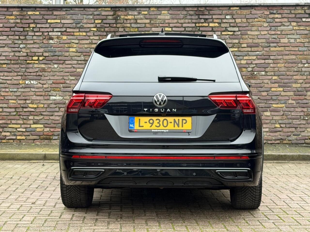 Volkswagen TIGUAN 1.5 TSI Automaat R-Line Black Style Panodak 20 Inch